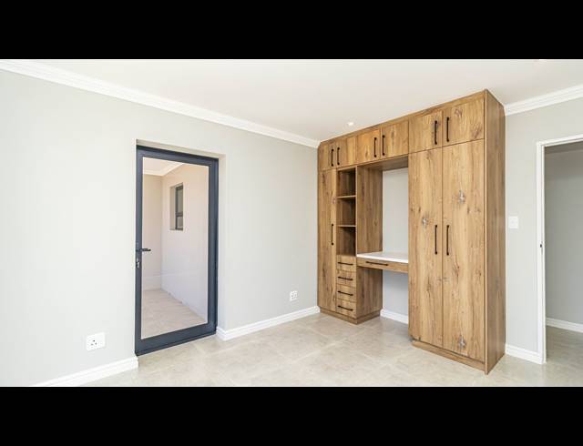 3 BEDROOM HOUSE FOR SALE IN FRAAIUITSIG